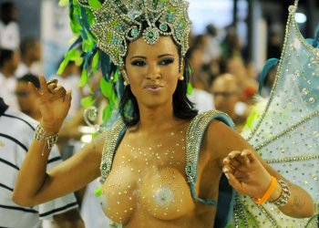 Ariadna, sobre ensaio nu: ‘Tem que valorizar a menina’