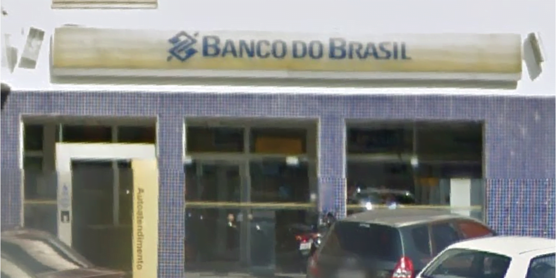 Banco é arrombado e assaltado na Paulista