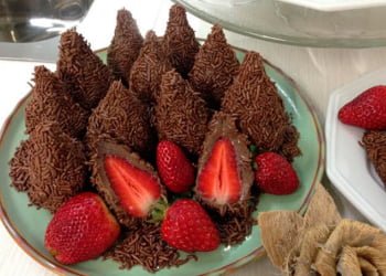 Receita do Dia: A famosa Coxinha de Brigadeiro com Morango