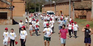 Com apoio da Selam, caminhada gratuita convida para exercitar o humor