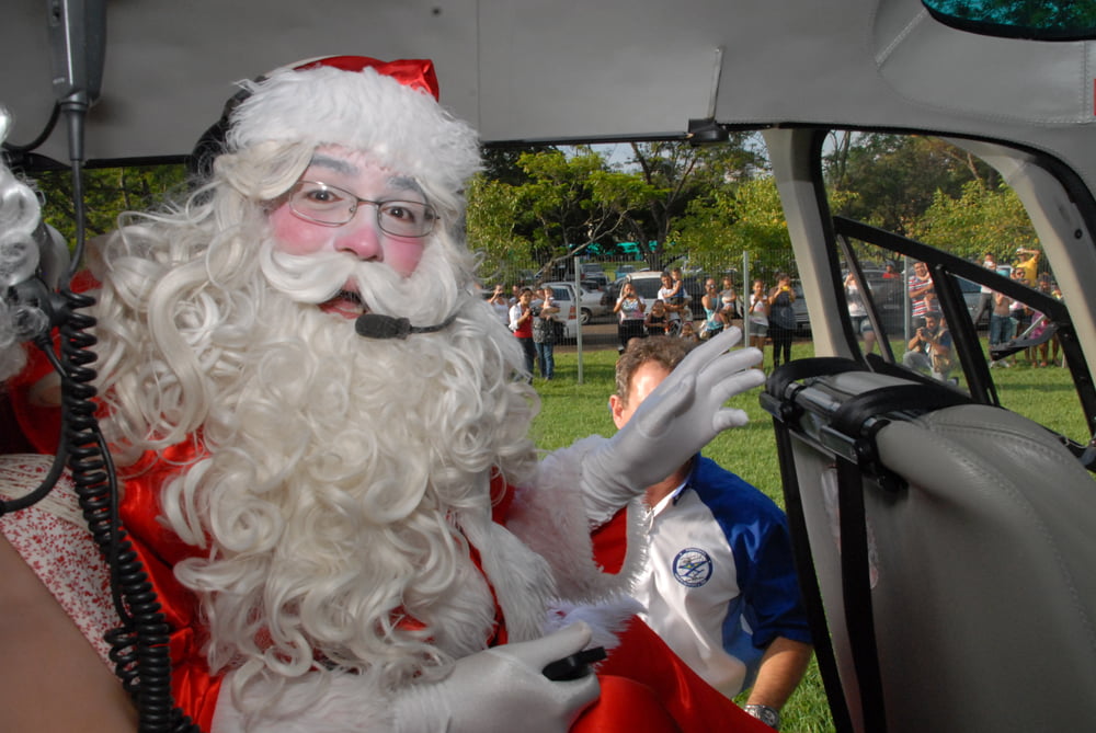 Músicas natalinas são atração na Casa do Noel, em Piracicaba