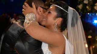 Cauda do vestido de Moranguinho surpreende convidados em cerimônia