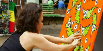 Cavaletes de políticos viram arte em protesto