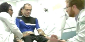 Oito anos após acidente, brasileiro tetraplégico recupera os movimentos da perna