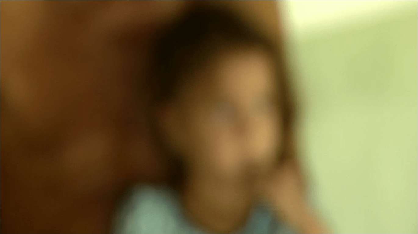 Servidor público agride criança de quatro anos com chutes e socos