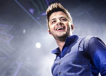 Cantor Cristiano Araújo e namorada morrem em grave acidente de carro