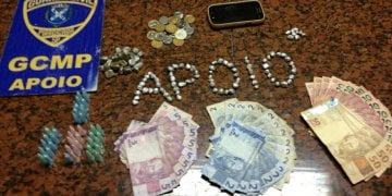 Traficante é preso com 243 porções de drogas e R$ 382,50 em pochete
