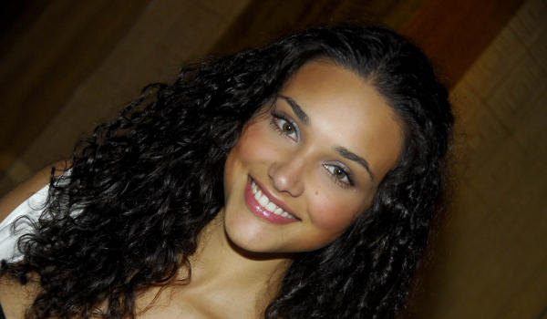 Débora Nascimento faz fotos nua com José Loreto ‘pela arte’