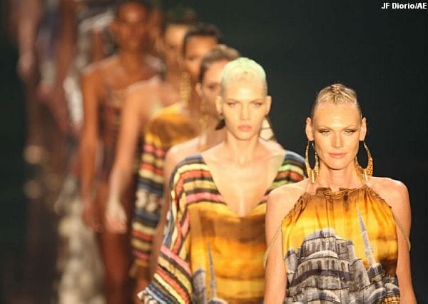 Assista ao desfile completo Fashion Rio | Primavera/Verão 2013