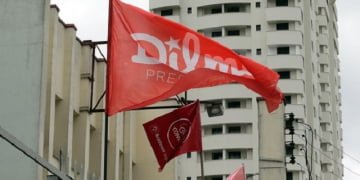 Apoiadores de Dilma fazem ato em frente ao TCI, em Piracicaba