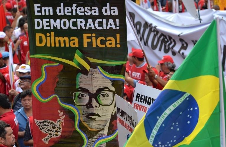 Centrais sindicais e movimentos sociais protestam no Rio contra impeachment
