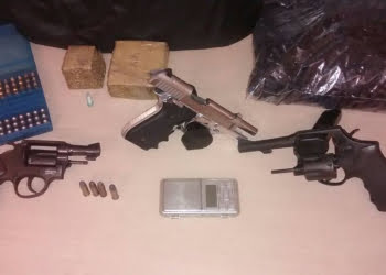 Denúncia de vizinhos levou PM's á casa de pintor que foi preso em flagrante - Foto: Valter Martins