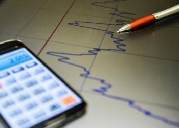 Brasileiros estão mais otimistas em relação à queda da inflação, diz CNI