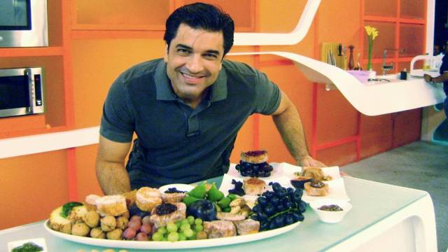 Edu Guedes faz a fila andar com morenaça