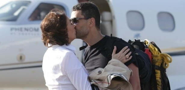 “IMPÉRIO”: Maria Marta beija Maurílio sem querer, mas gosta