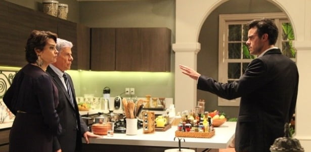 “IMPÉRIO”: Enrico apanha de Cláudio por desconfiar do pai ser gay