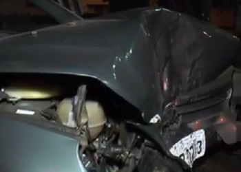 Homem dorme ao volante e bate em árvore