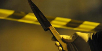 Homem se esfaqueia para não ir ao trabalho e acaba preso