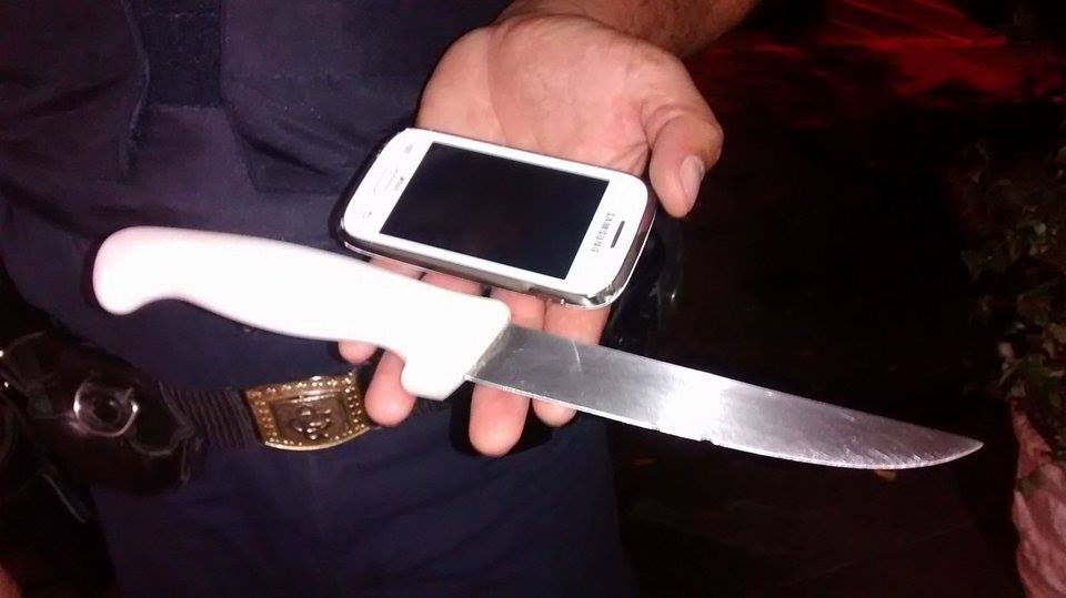 Para pagar quase mil reais em dívidas de drogas, homem rouba mulher