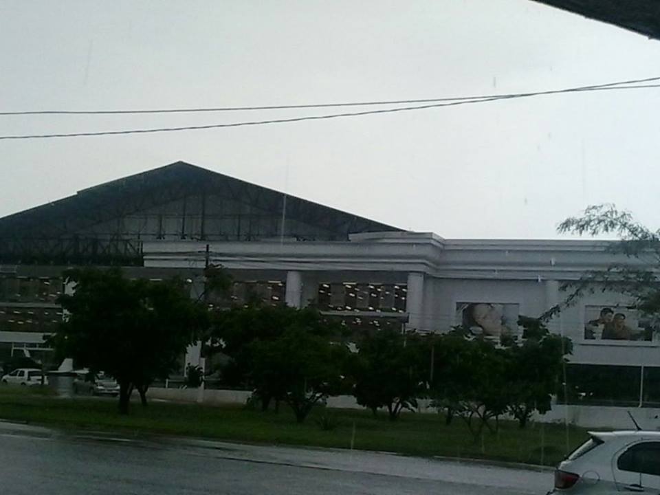 Fachada da Havan cai durante chuva em Piracicaba