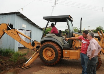 Visita do prefeito Barjas Negri à comunidade Frederico, que recebeu melhorias no início do ano e será urbanizada - Foto: Justino Lucente