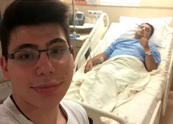 Filho fez uma selfie com o pai - Foto: Reprodução