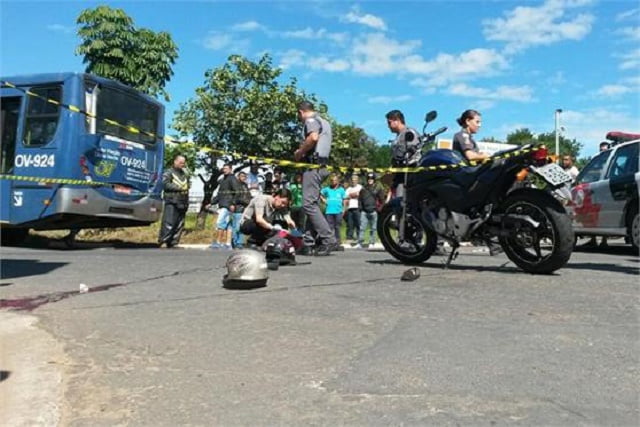 Grávida morre na hora ao ser atropelada por ônibus