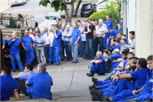Trabalhadores foram avisados sobre leilÃ£o nessa manhÃ£ (28) - Foto: Mateus Medeiros / Sindicato dos MetalÃºrgicos de Piracicaba