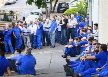 Trabalhadores foram avisados sobre leilão nessa manhã (28) - Foto: Mateus Medeiros / Sindicato dos Metalúrgicos de Piracicaba