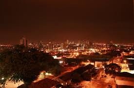 Vendaval deixa rua sem energia em Piracicaba nessa noite (16)