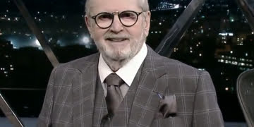 Jô Soares recebe alta de hospital depois de 20 dias internado