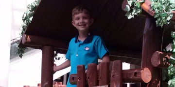 Menino chacinado disse a professora que mataria o pai quando crescesse