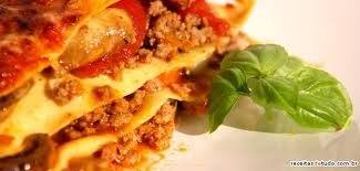 Aprenda a fazer lasanha e bolo de macarrão