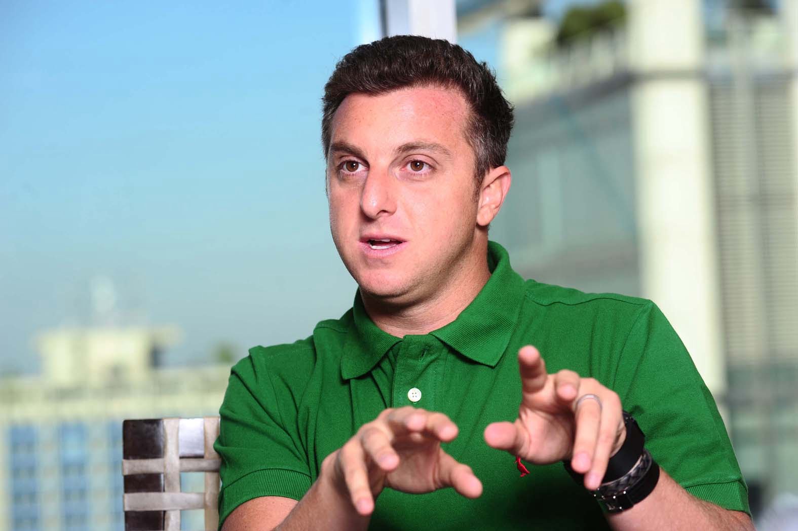 Record quer Luciano Huck para 2015