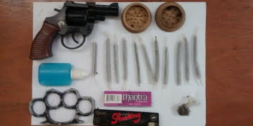 Alunos são apreendidos ao tentar entrar em escola com armas e drogas