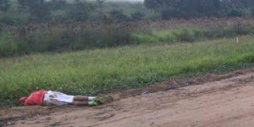 Jovem é executado com tiros no crânio e no pescoço em estrada de terra