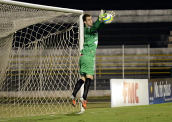 XV oficializa a compra do goleiro Mateus Pasinato