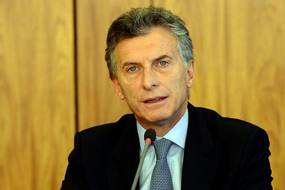 Argentinos comemoram nas ruas posse de Mauricio Macri