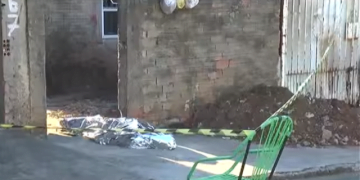 Para defender a mãe e a avó, adolescente mata o pai