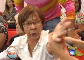 Vídeo: Irritada, senhora da platéia do “Programa da Tarde” faz barraco ao vivo