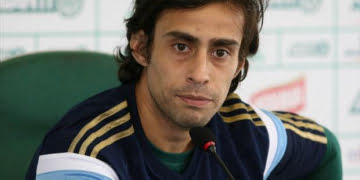 Jogador se irrita e xinga apresentador da Globo na internet