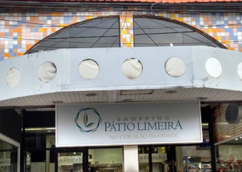 Bandidos invadem shopping, roubam celulares e fogem