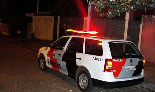 Adolescente esfaqueia o próprio pai