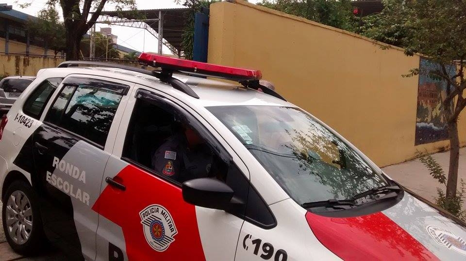 Garoto foge após esfaquear adolescente em escola famosa de Piracicaba