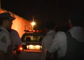 Dois caminhões e três carros se envolvem em engavetamento