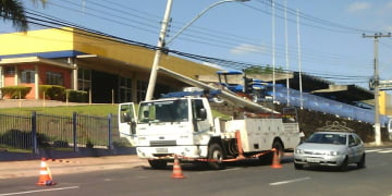 Após ser mostrado pelo PiraNOT, poste quebrado é trocado nessa manhã (9)