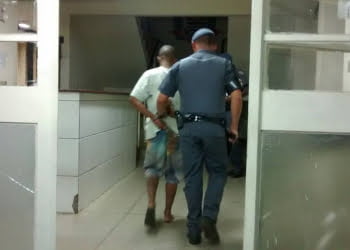 Um dos trÃªs que estavam no carro sobreviveu e foi preso - Foto: Valter Martins / Piracicaba em Alerta