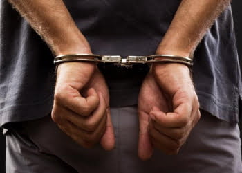 Bêbado, ex-paciente volta à clínica de reabilitação para assaltar