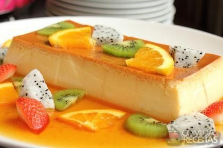Receita de pudim de leite condensado com calda de frutas