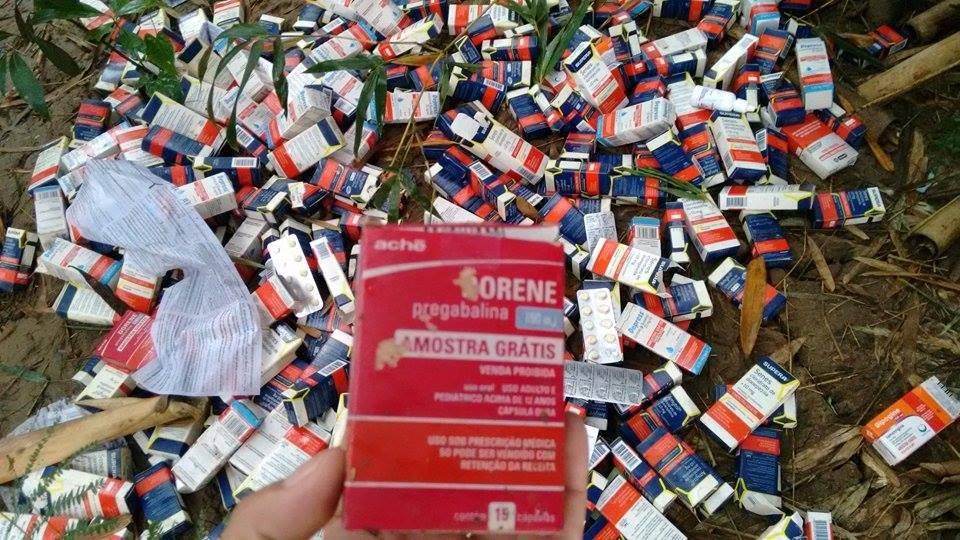 Remédios vencidos são descartados as margens do rio Piracicaba